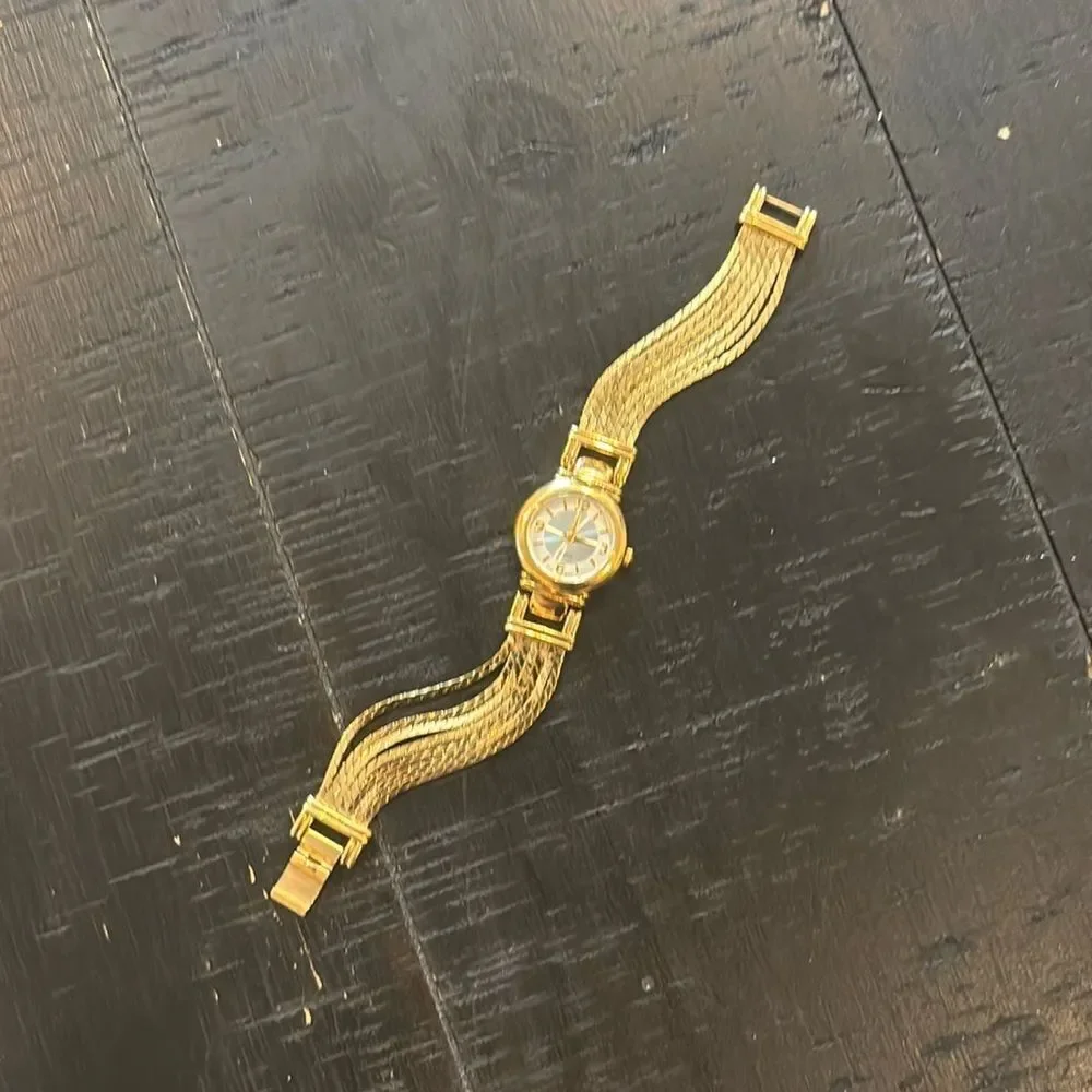 Vintage AVON GOLDTONE QUARTZ WATCH Multichain Old Money Look Trendy​